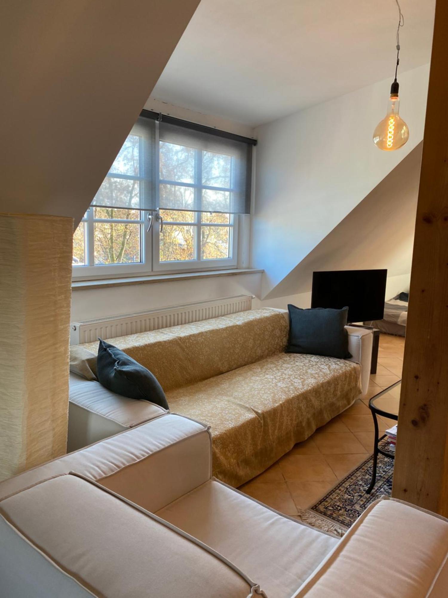 Helle Und Ruhige Dachgeschosswohnung Múnich Exterior foto