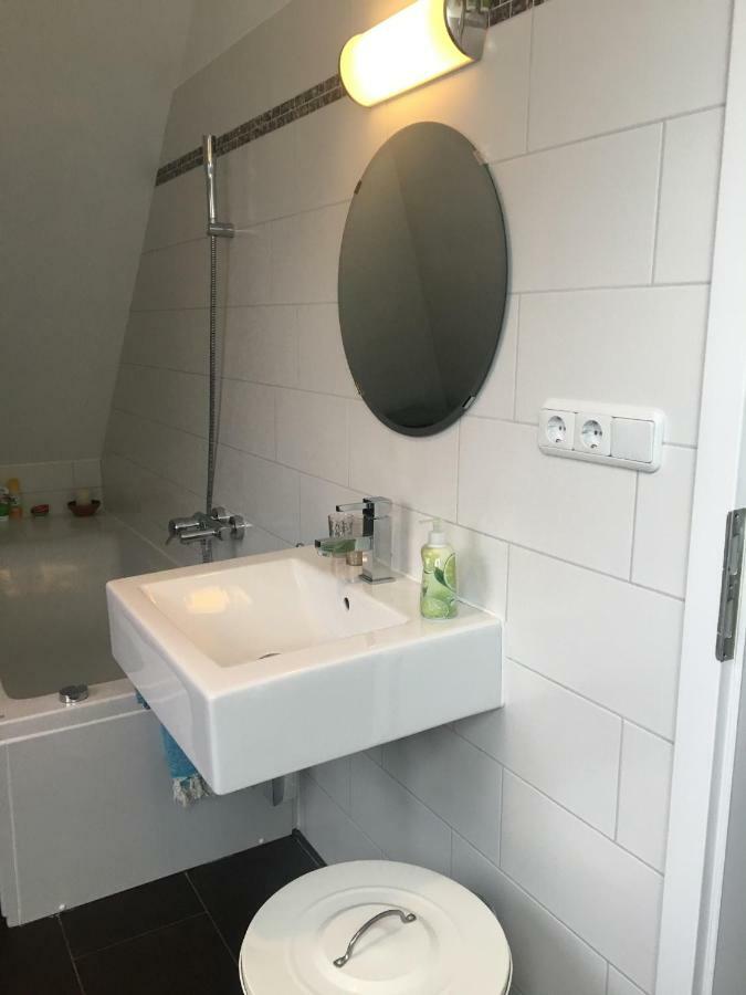 Helle Und Ruhige Dachgeschosswohnung Múnich Exterior foto