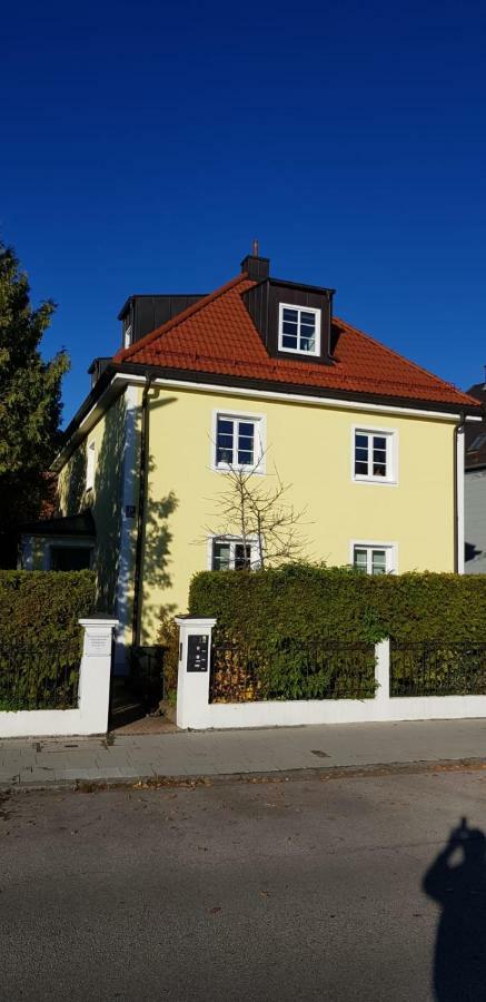 Helle Und Ruhige Dachgeschosswohnung Múnich Exterior foto